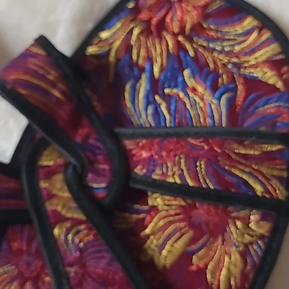 3/$15🚨WAS $45  PACIFIC LIVING Slides size 11 - Picture 6 of 10